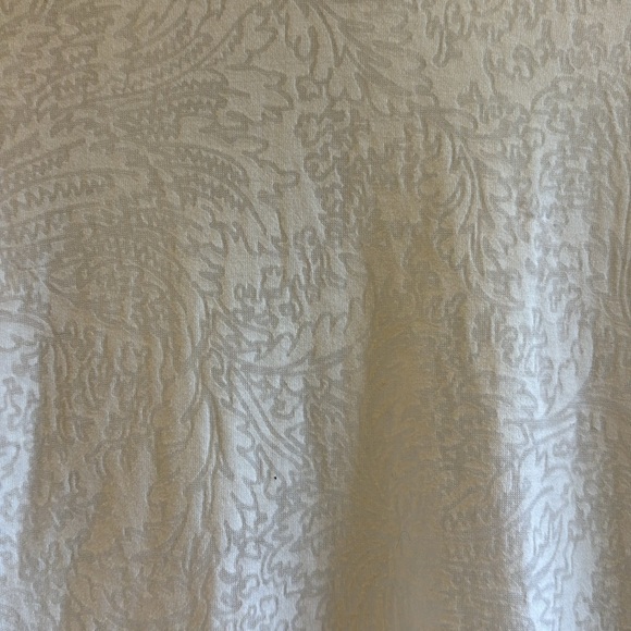 REEBOK..White Open Front Wrap
Laser Lace design in print
Light weight XL - Picture 9 of 10